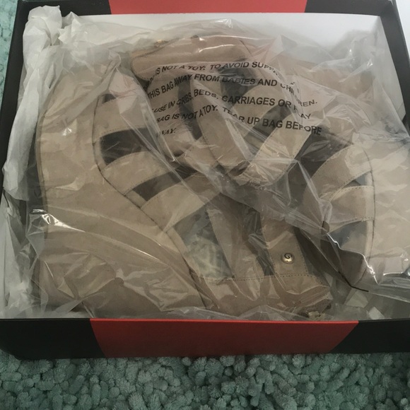 Tan suede wedges - Picture 6 of 6